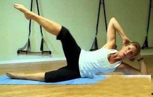 瑜伽减肚子的动作视频